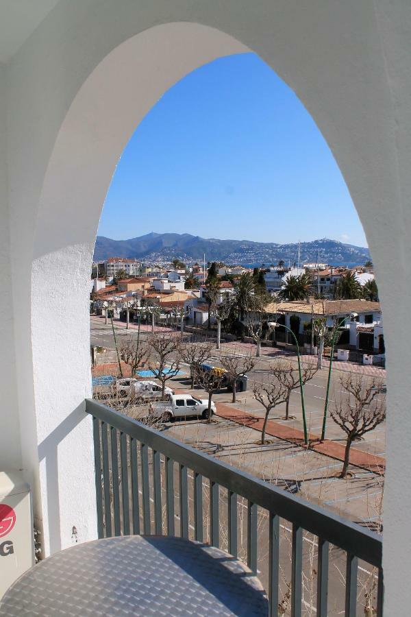 Absolute Apartment Эмпуриабрава Экстерьер фото