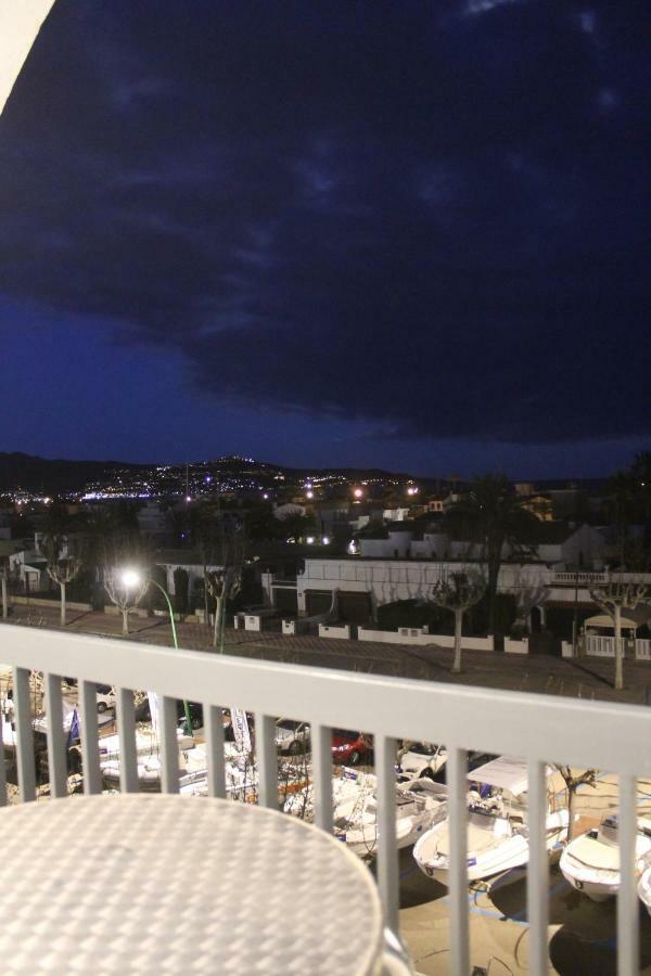 Absolute Apartment Эмпуриабрава Экстерьер фото